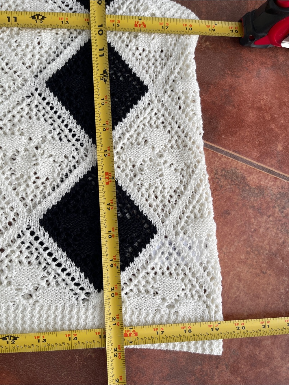 Adyson Parker Crochet Argyle Sweater Vest – NWT – Size L - Picture 11 of 12